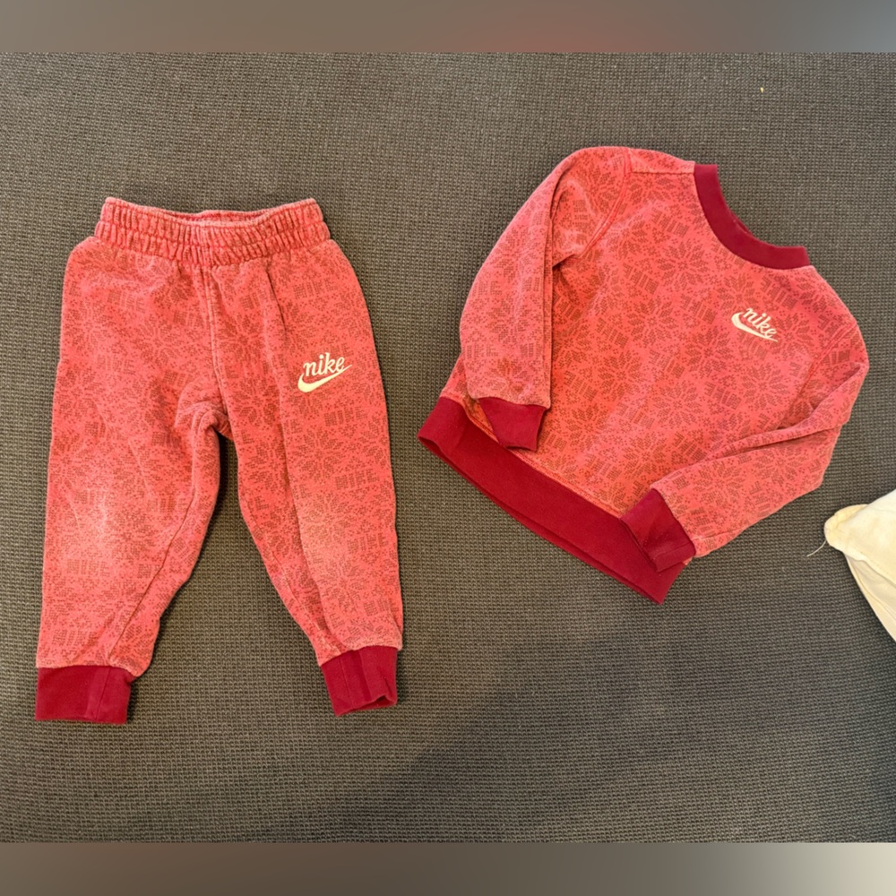 Nike toddler sweatsuit